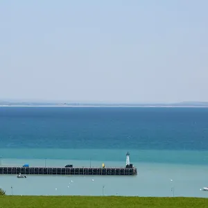 3* Gasthuis La Métairie Du Vauhariot: Seaside With Mont Saint-michel View